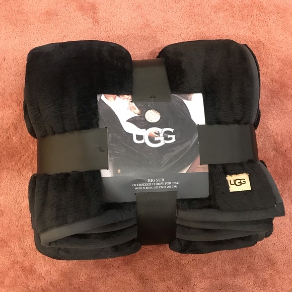 ugg big sur oversized throw blanket in off black